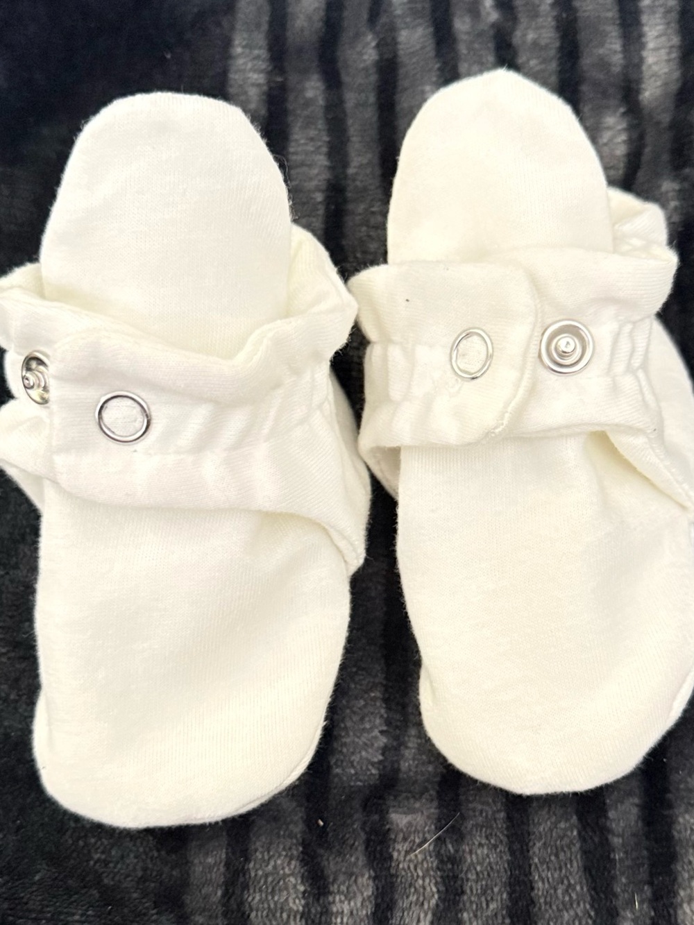 Baby Soft White Cotton Crib Shoes(ro+me)